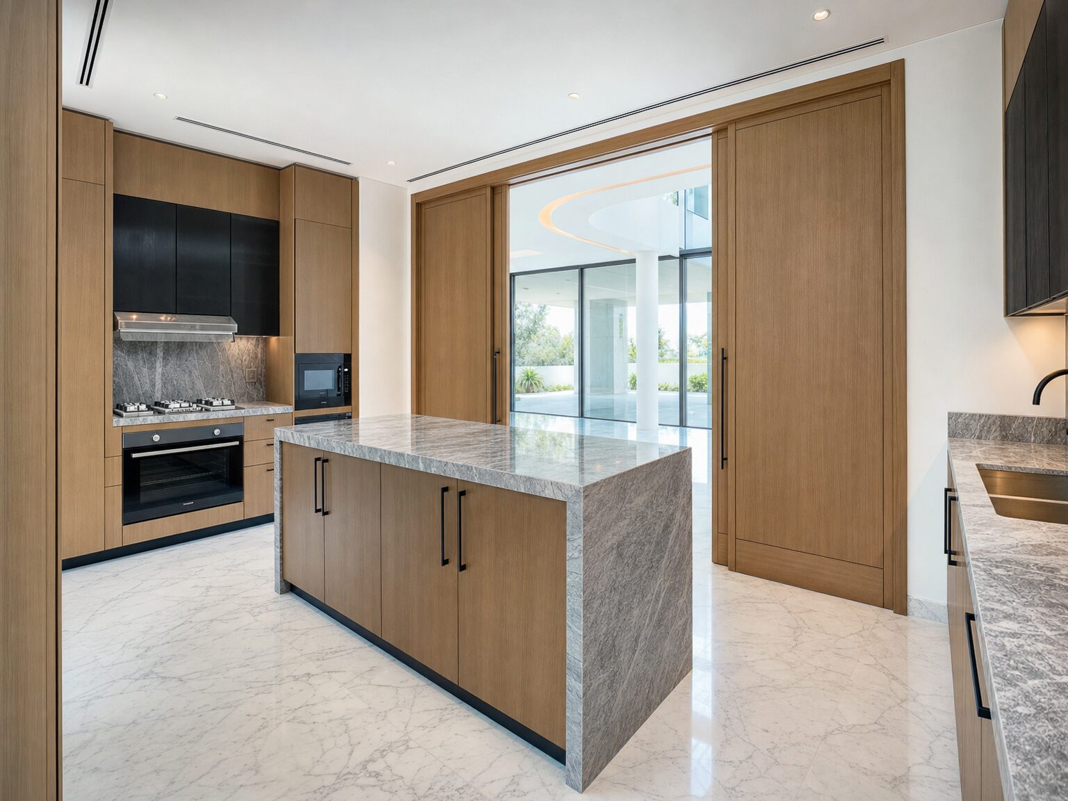 The kitchen in oak and marble