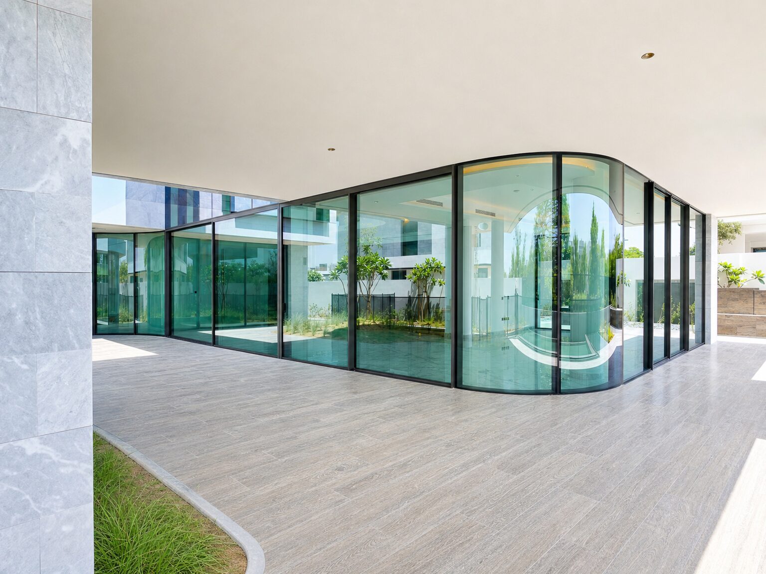 Indoor-outdoor courtyard living