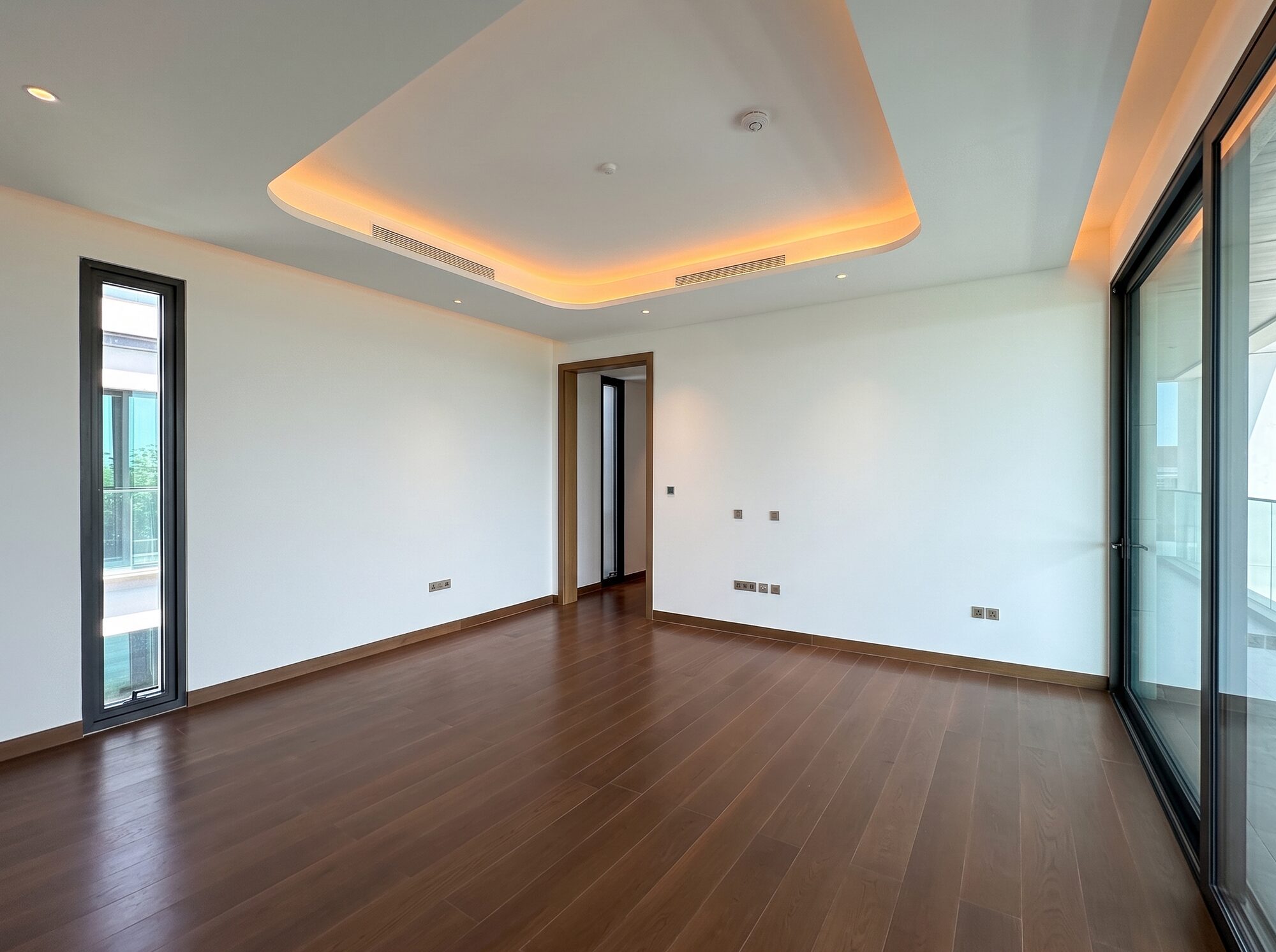 Bedroom with wraparound glazing